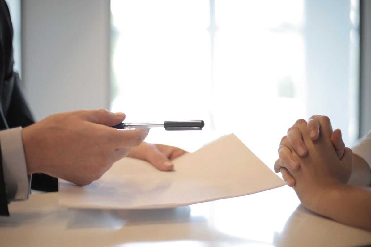 Signature d'un contrat de création d'entreprise
